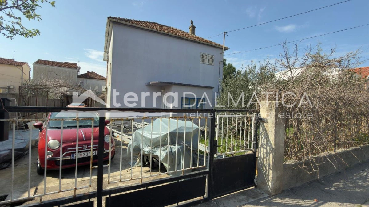 Kuća Brodarica 100 m od mora