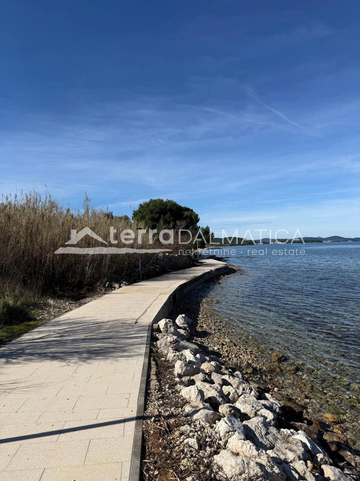 Zemljište Otok Pašman prvi red do mora