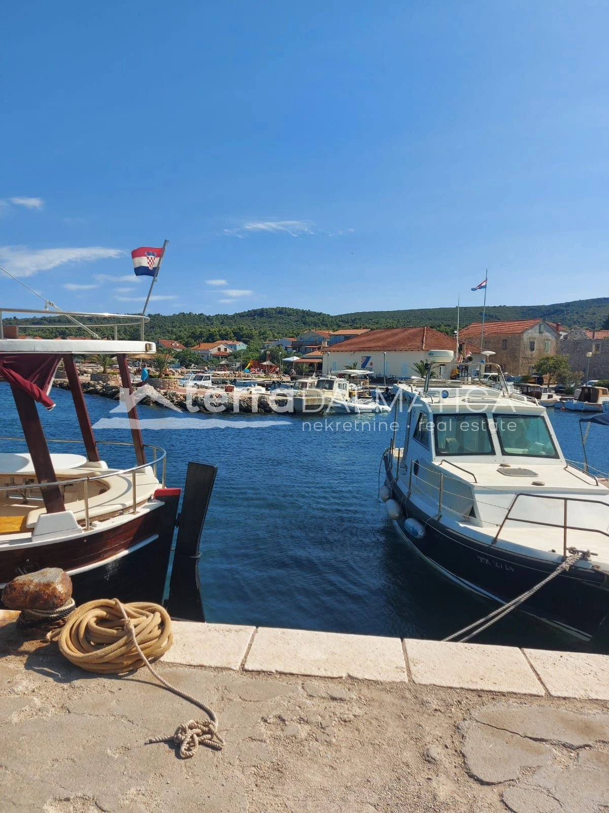 Građevinsko zemljište Otok Pašman prvi red do mora