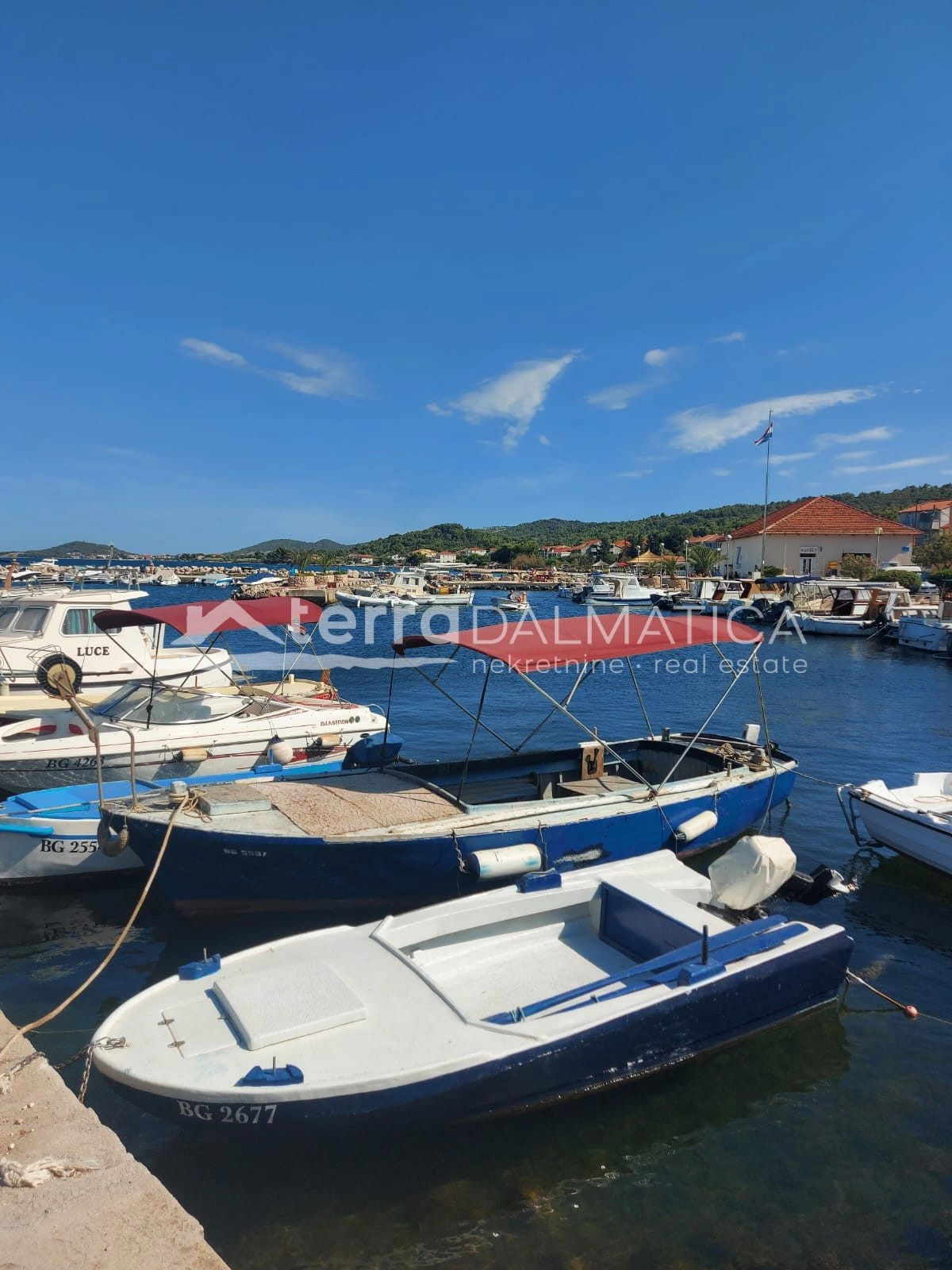 Građevinsko zemljište Otok Pašman prvi red do mora