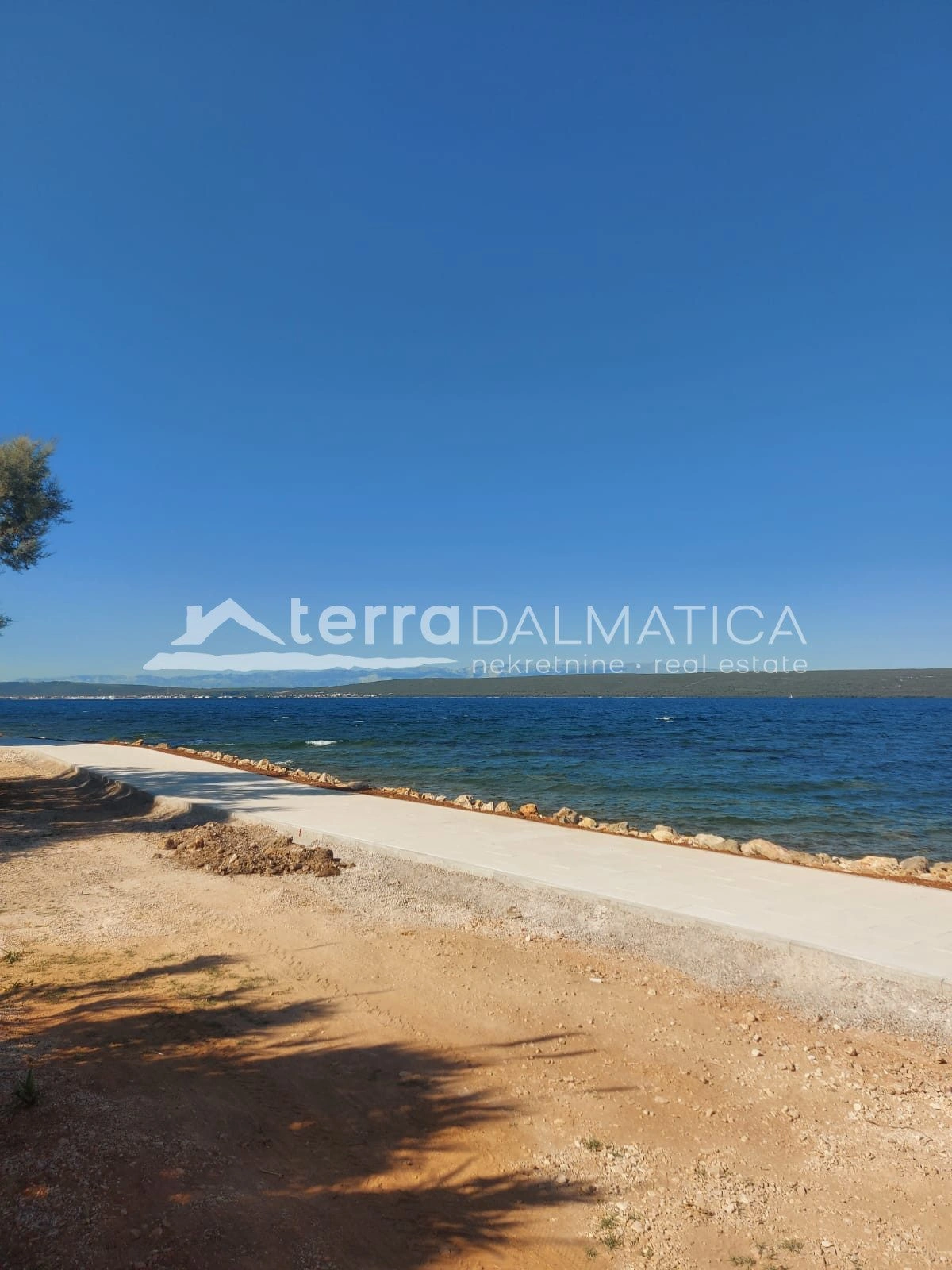 Građevinsko zemljište Otok Pašman prvi red do mora