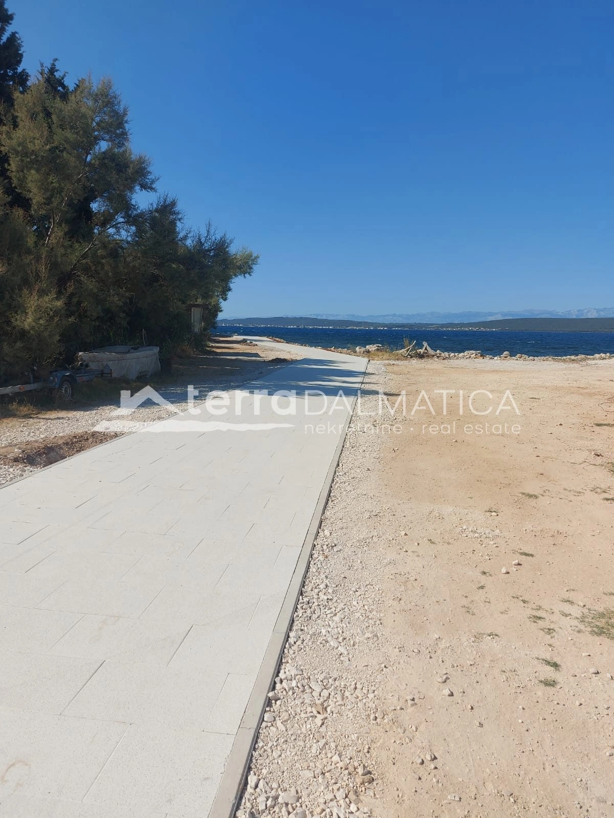 Građevinsko zemljište Otok Pašman prvi red do mora