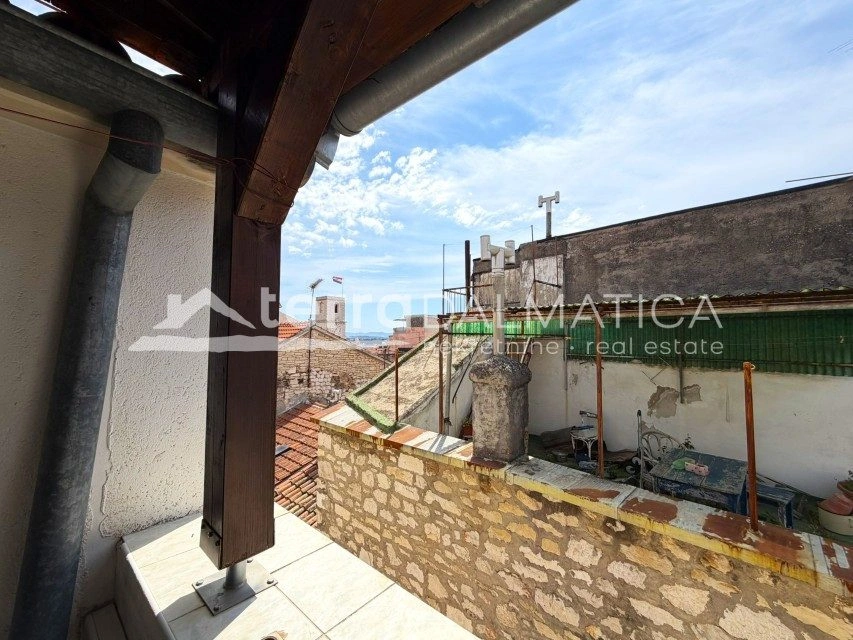 Authentisches dalmatinisches Steinhaus im Zentrum von Šibenik mit Terrasse