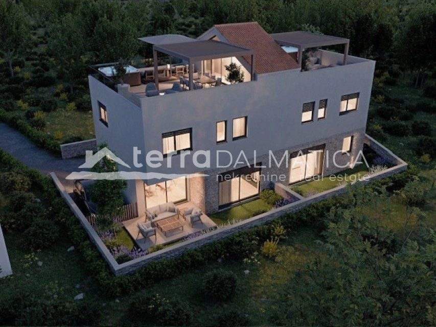 Dvojna kuća, Murter – pogled na more, jacuzzi i krovna terasa