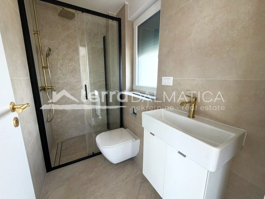 Stan, Vodice – velika terasa, 2650 € po m²