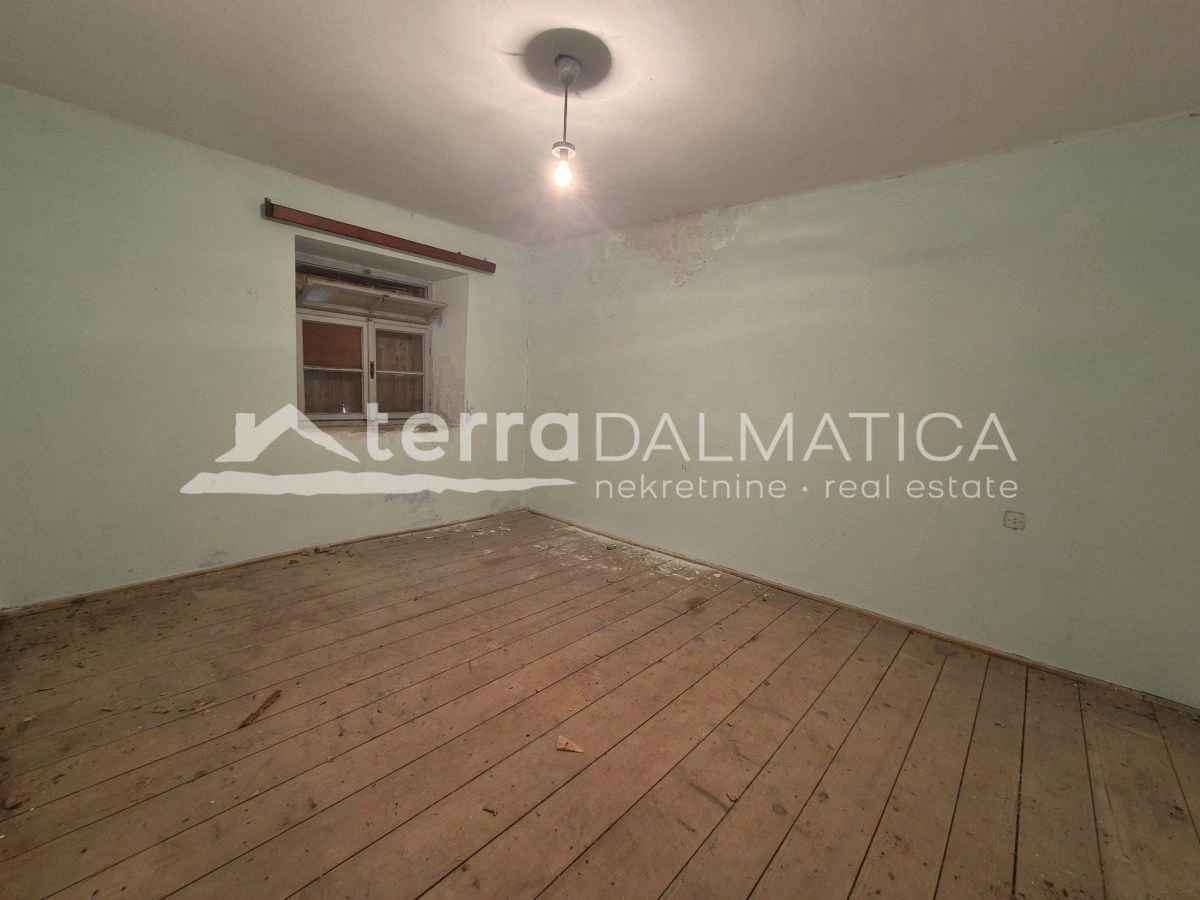 Steinhaus in Betina mit Meerblick