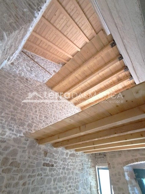 Renoviertes Steinhaus auf der Insel Prvić