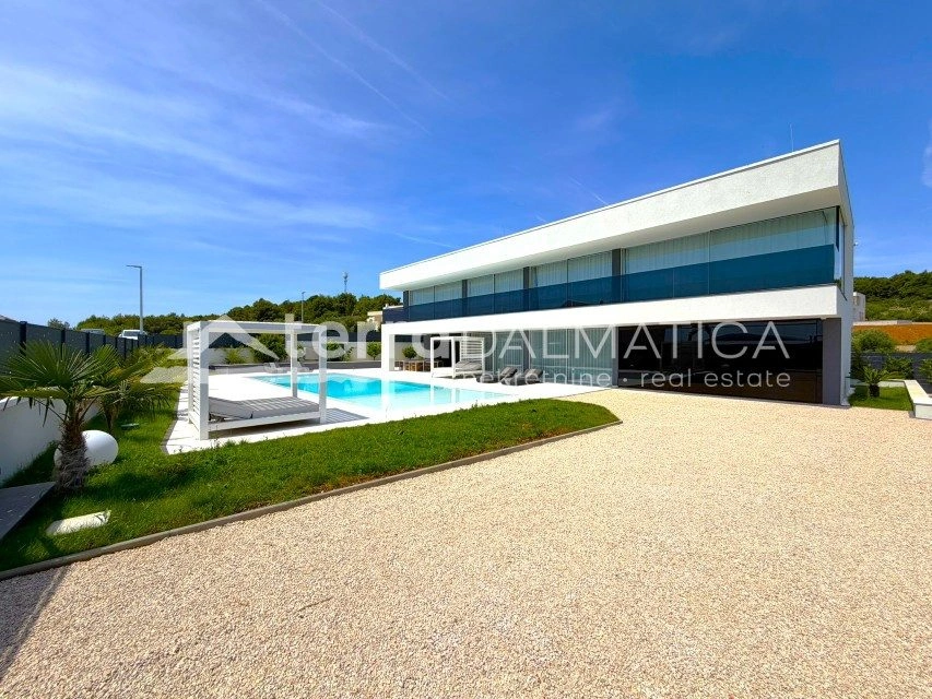 Luxusvilla mit Wellnessbereich und großem Swimmingpool, Vodice
