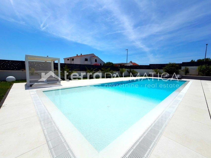 Luxusvilla mit Wellnessbereich und großem Swimmingpool, Vodice