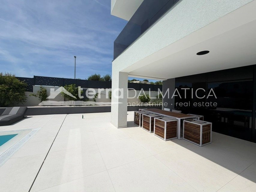 Luxusvilla mit Wellnessbereich und großem Swimmingpool, Vodice