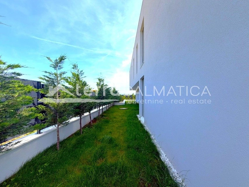 Luxusvilla mit Wellnessbereich und großem Swimmingpool, Vodice