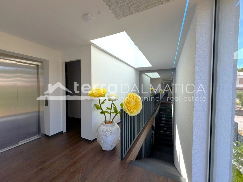 Luxusvilla mit Wellnessbereich und großem Swimmingpool, Vodice
