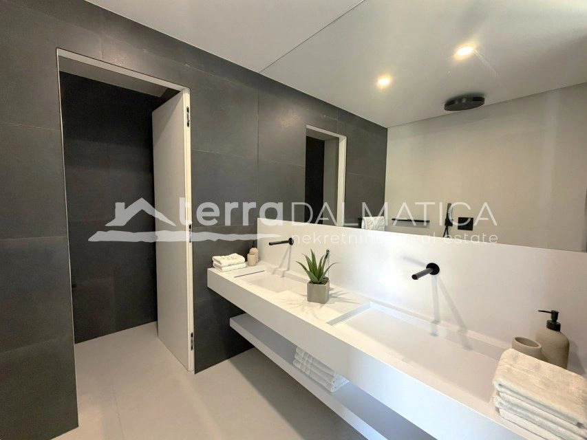 Luxusvilla mit Wellnessbereich und großem Swimmingpool, Vodice