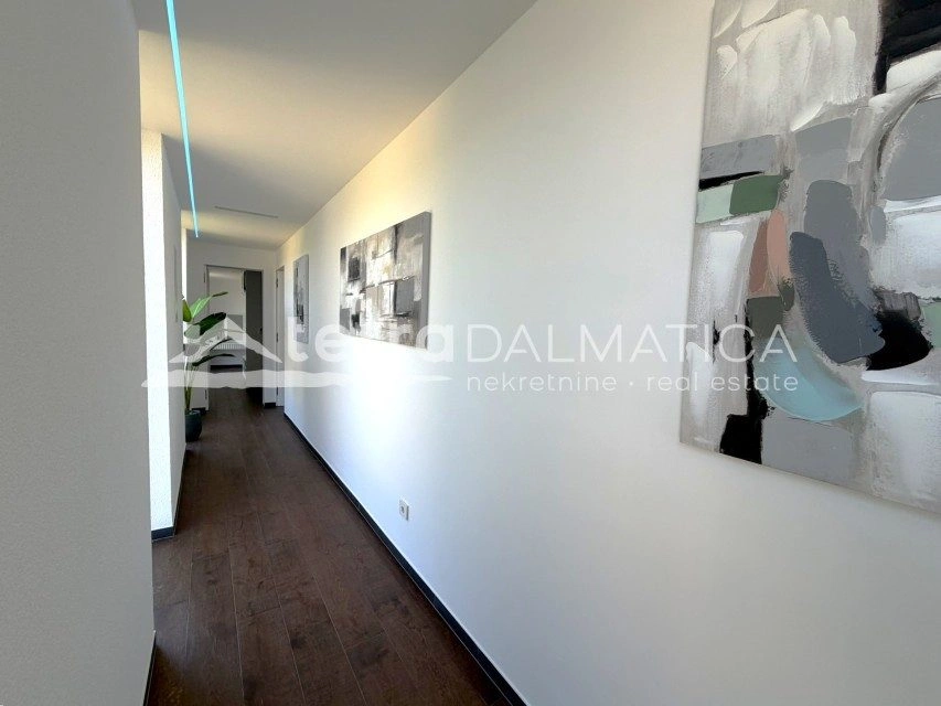 Luxusvilla mit Wellnessbereich und großem Swimmingpool, Vodice