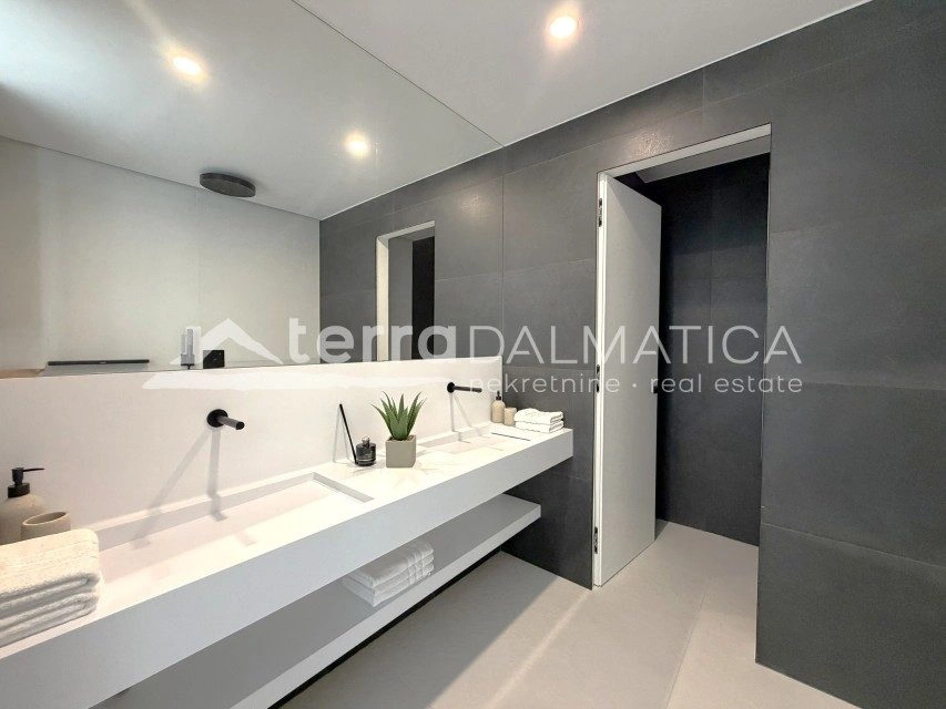 Luxusvilla mit Wellnessbereich und großem Swimmingpool, Vodice