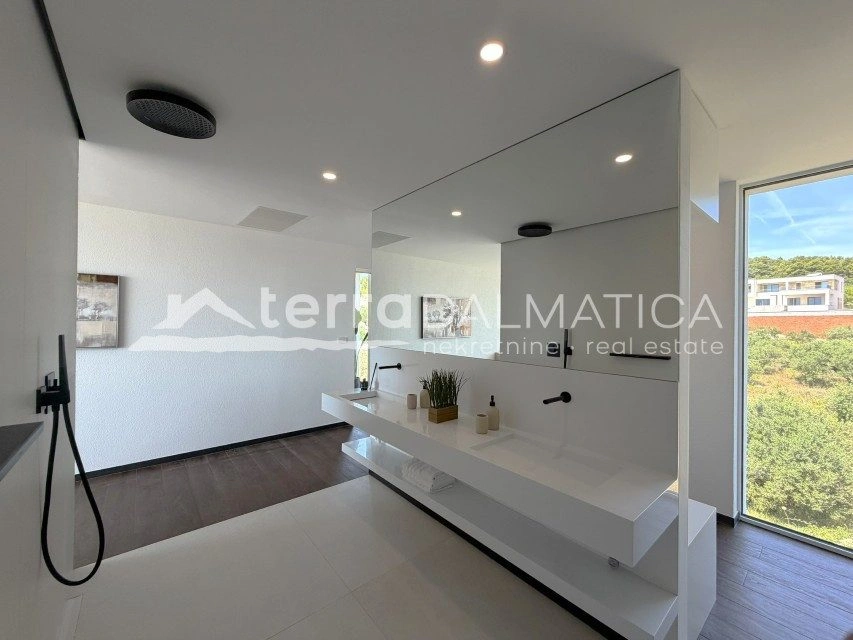 Luxusvilla mit Wellnessbereich und großem Swimmingpool, Vodice