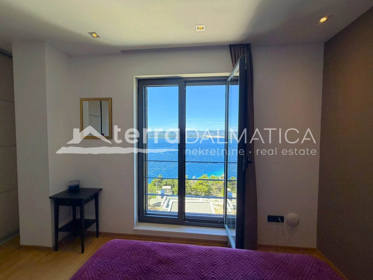 Ein Haus in der Nähe von Omiš mit Panoramablick auf das Meer und einem Infinity-Pool