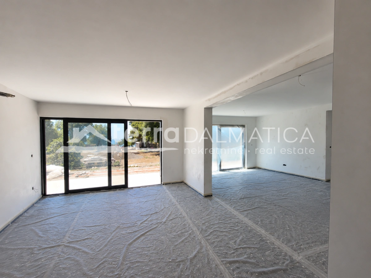 Apartment in Vodice – Neubau mit Garten, 80 m vom Meer entfernt