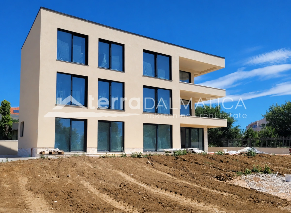 Apartment in Vodice – Neubau mit Garten, 80 m vom Meer entfernt