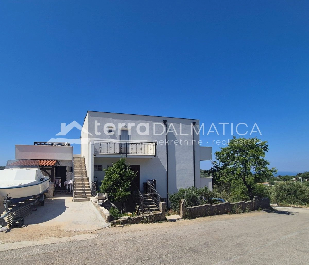 Haus im Hinterland von Primošten – 6 Apartments mit Panoramablick