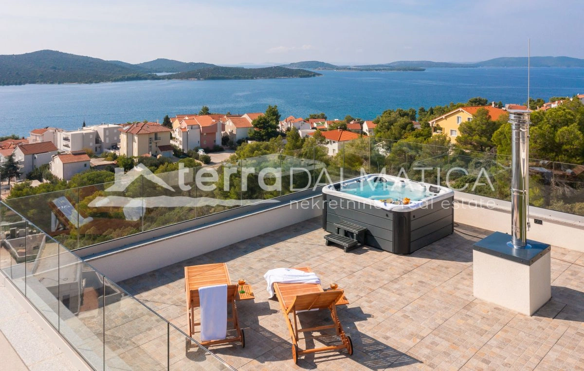 Luxusvilla in der Nähe von Žaborić – Infinity-Pool, Dachterrasse mit Whirlpool und Sportplatz