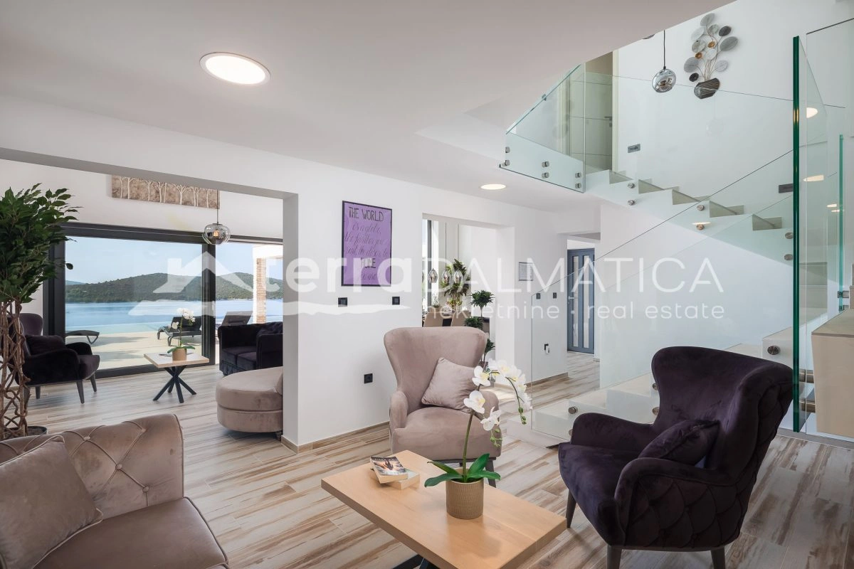 Luxusvilla in der Nähe von Žaborić – Infinity-Pool, Dachterrasse mit Whirlpool und Sportplatz