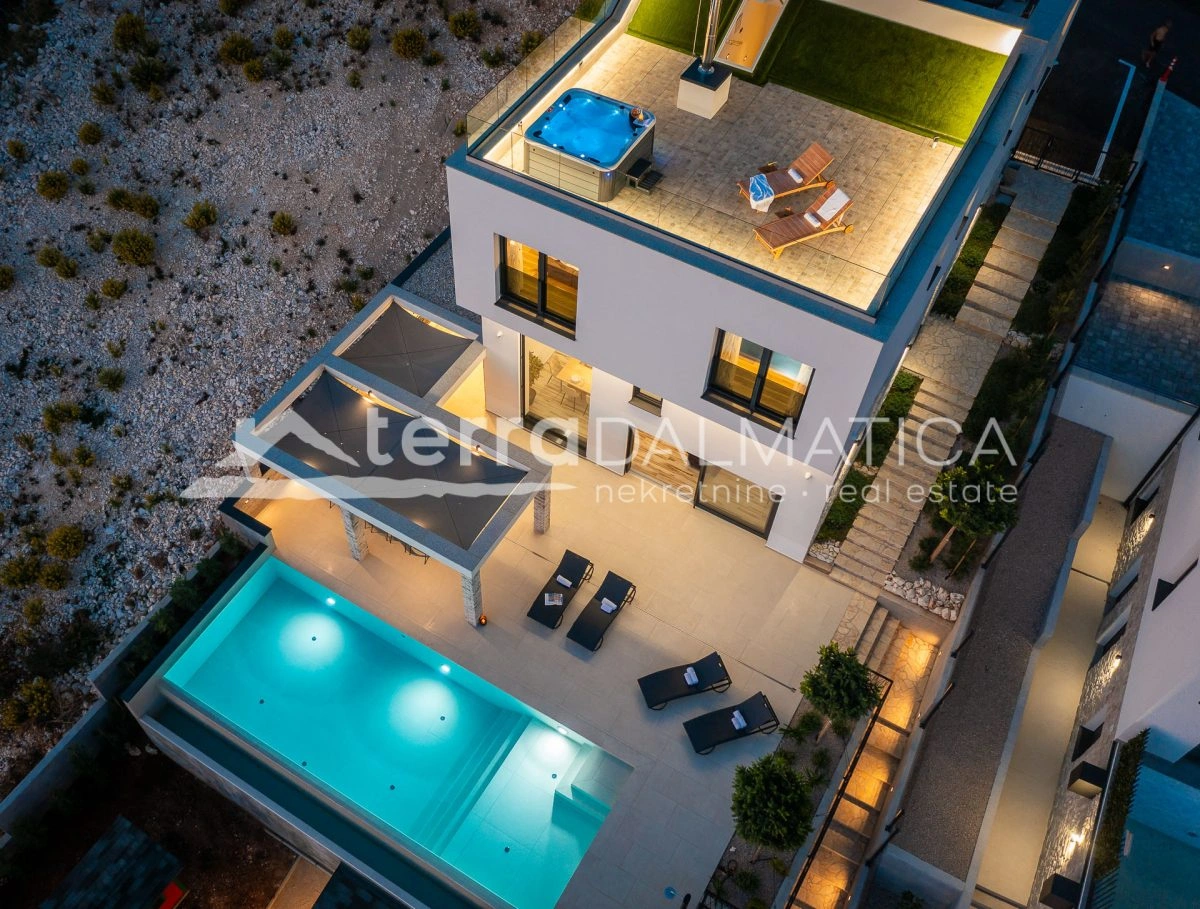 Luxusvilla in der Nähe von Žaborić – Infinity-Pool, Dachterrasse mit Whirlpool und Sportplatz
