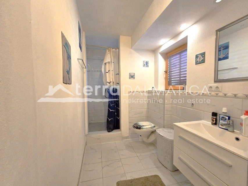 Skradin, centar – dvosobni stan u kamenoj zgradi