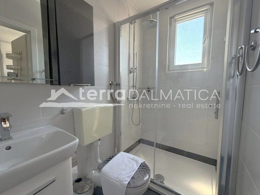 Apartmenthaus mit Meerblick, Tribunj – Kapitalanlage