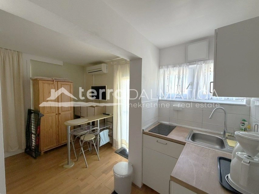 Apartmenthaus mit Meerblick, Tribunj – Kapitalanlage