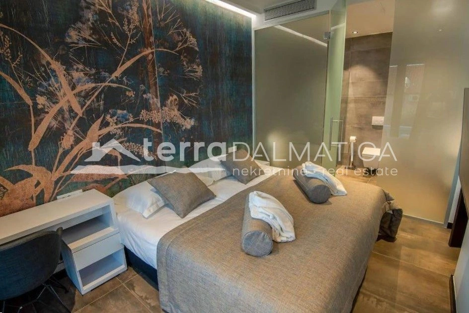 Kuća u okolici Primoštena s pogledom na more i 4 garažna mjesta