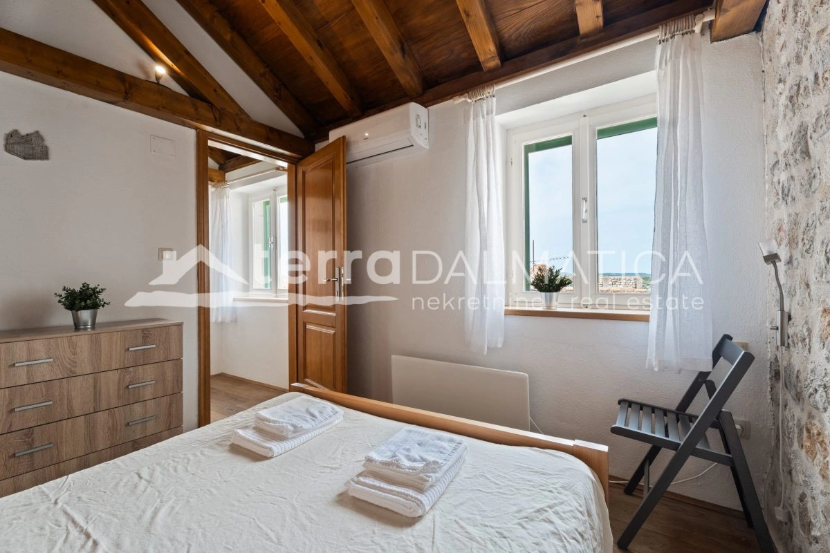 Renoviertes Steinhaus im Herzen von Šibenik mit Meerblick und Garten