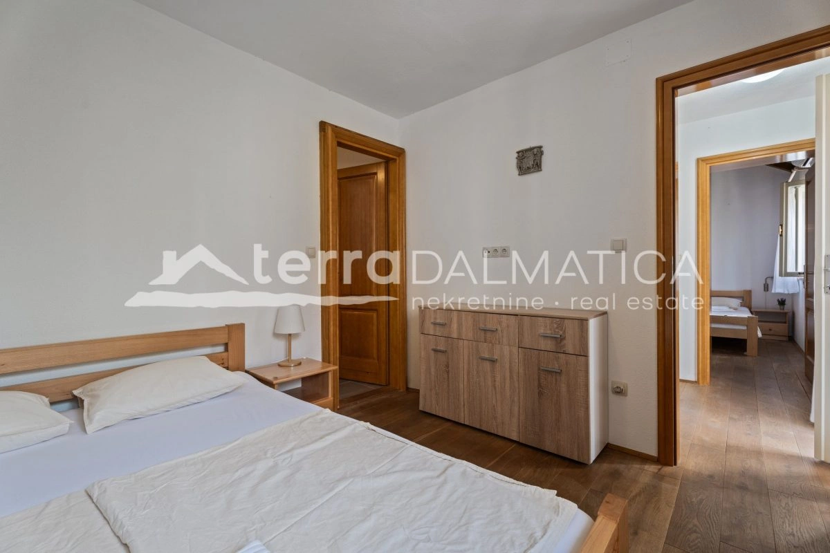 Renoviertes Steinhaus im Herzen von Šibenik mit Meerblick und Garten