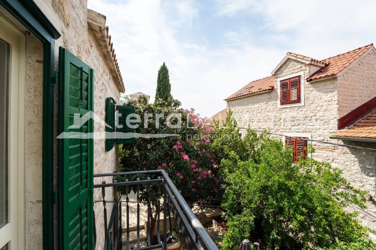 Renoviertes Steinhaus im Herzen von Šibenik mit Meerblick und Garten