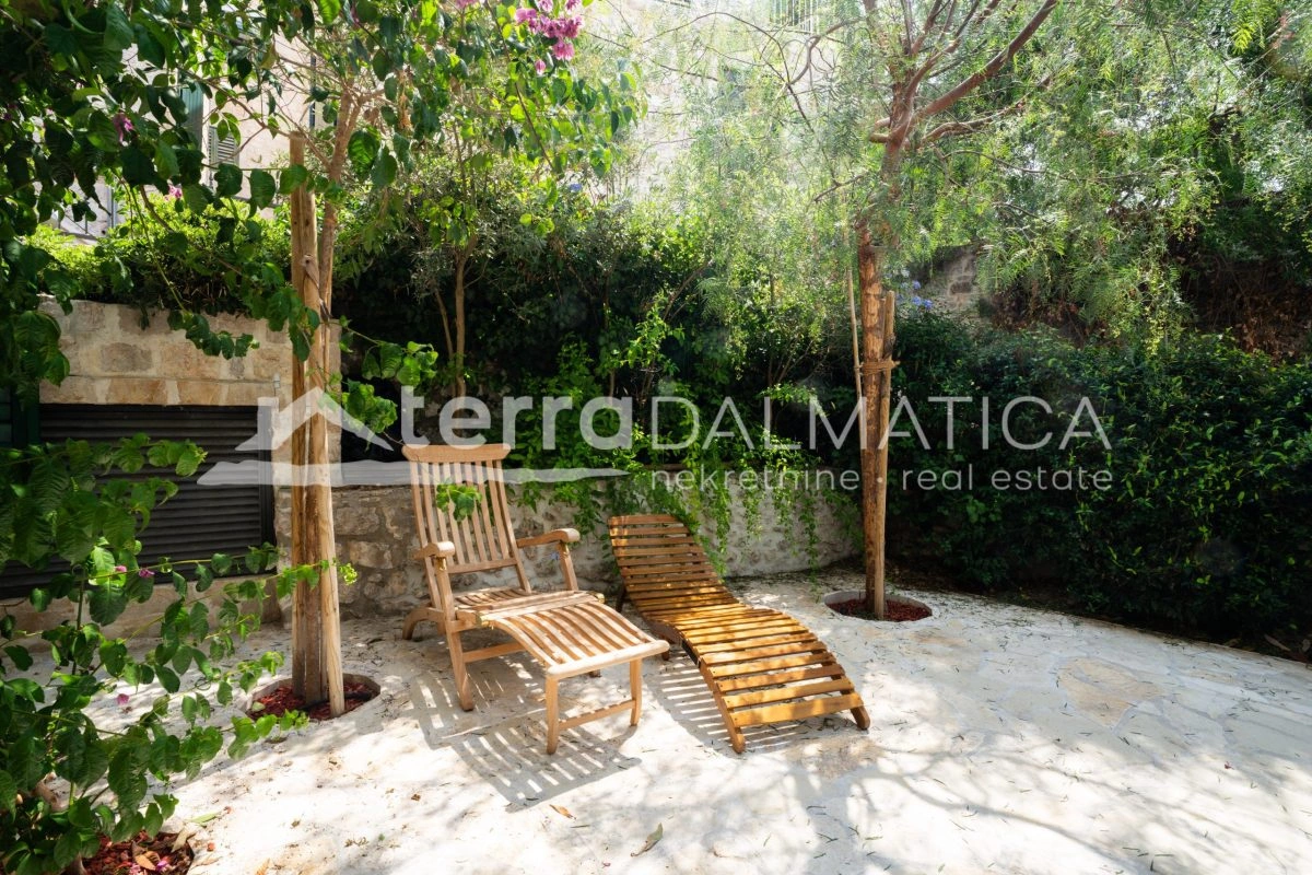 Renoviertes Steinhaus im Herzen von Šibenik mit Meerblick und Garten