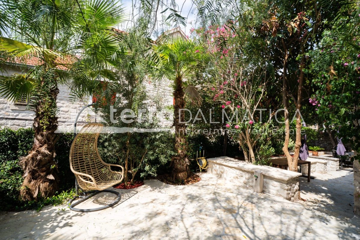 Renoviertes Steinhaus im Herzen von Šibenik mit Meerblick und Garten