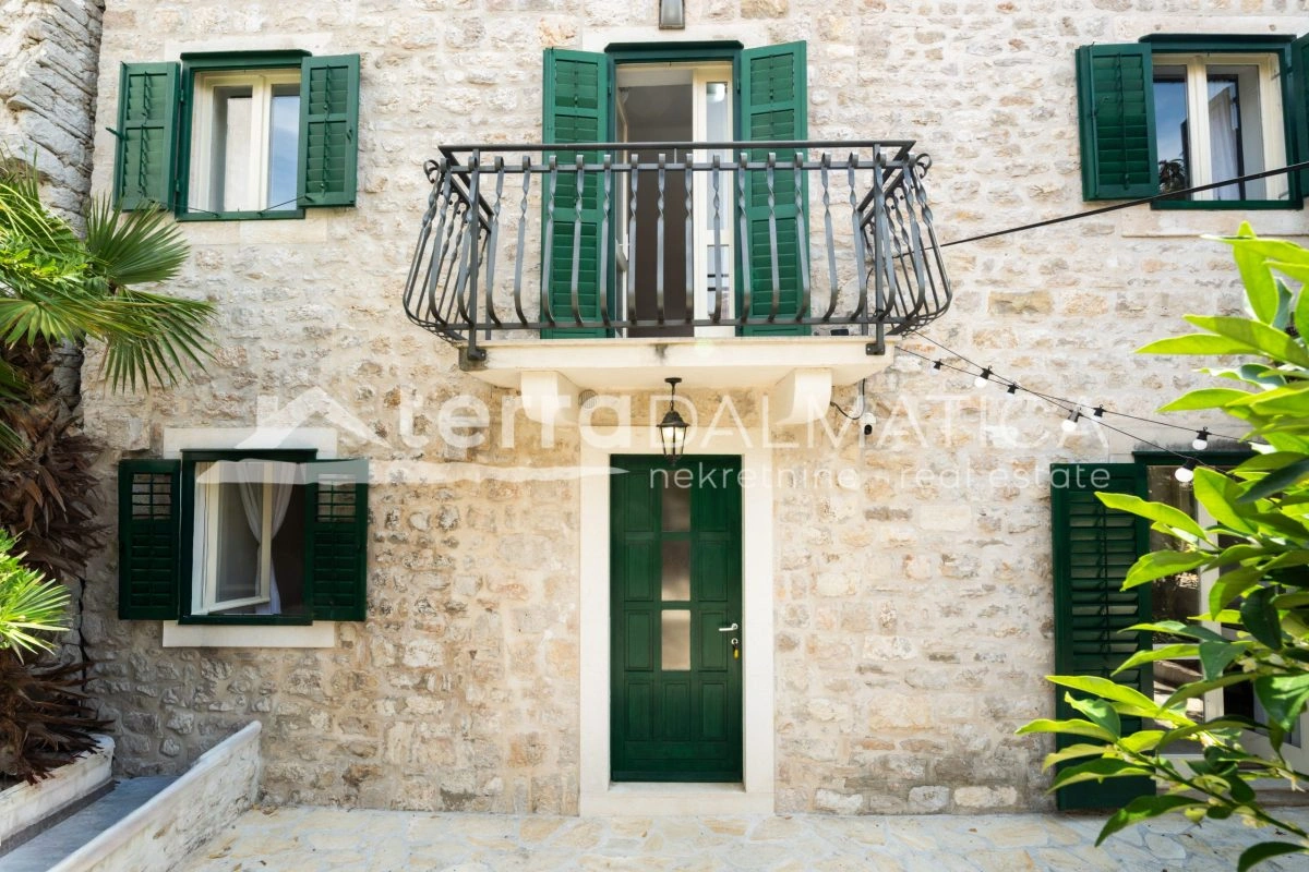 Renoviertes Steinhaus im Herzen von Šibenik mit Meerblick und Garten