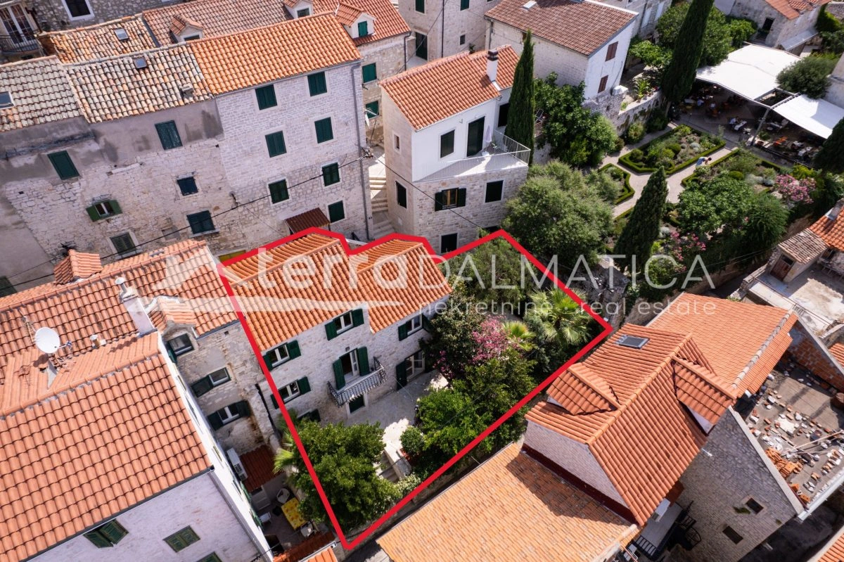 Renoviertes Steinhaus im Herzen von Šibenik mit Meerblick und Garten