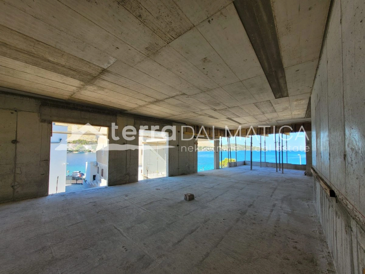 Apartma v Grebaštici s pogledom na morje in bazenom