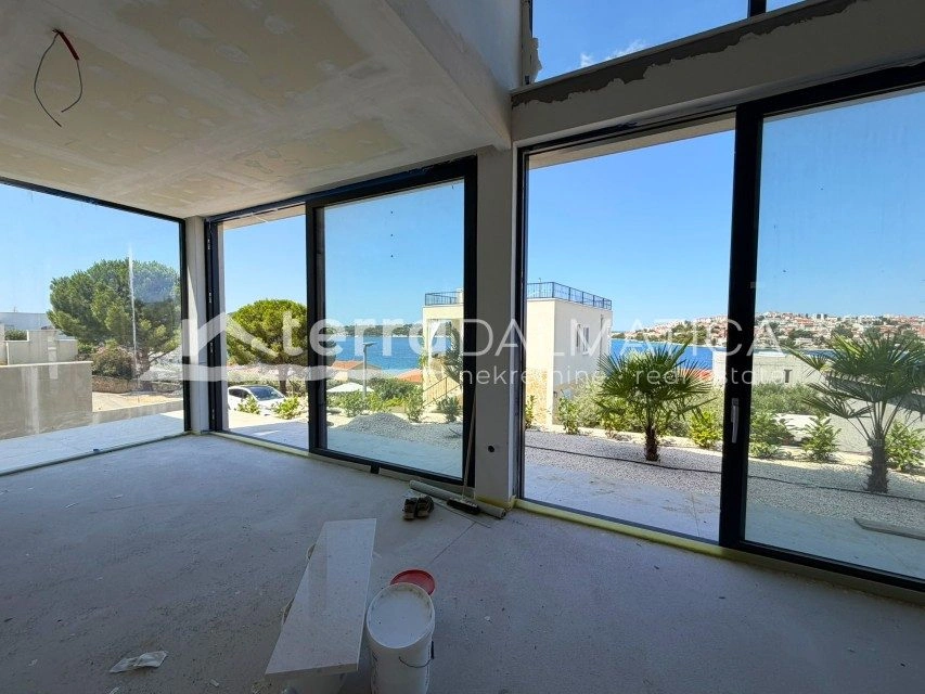Villa in Rogoznica mit Pool und Meerblick