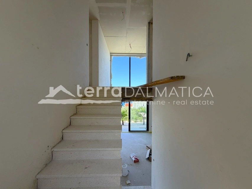 Villa in Rogoznica mit Pool und Meerblick
