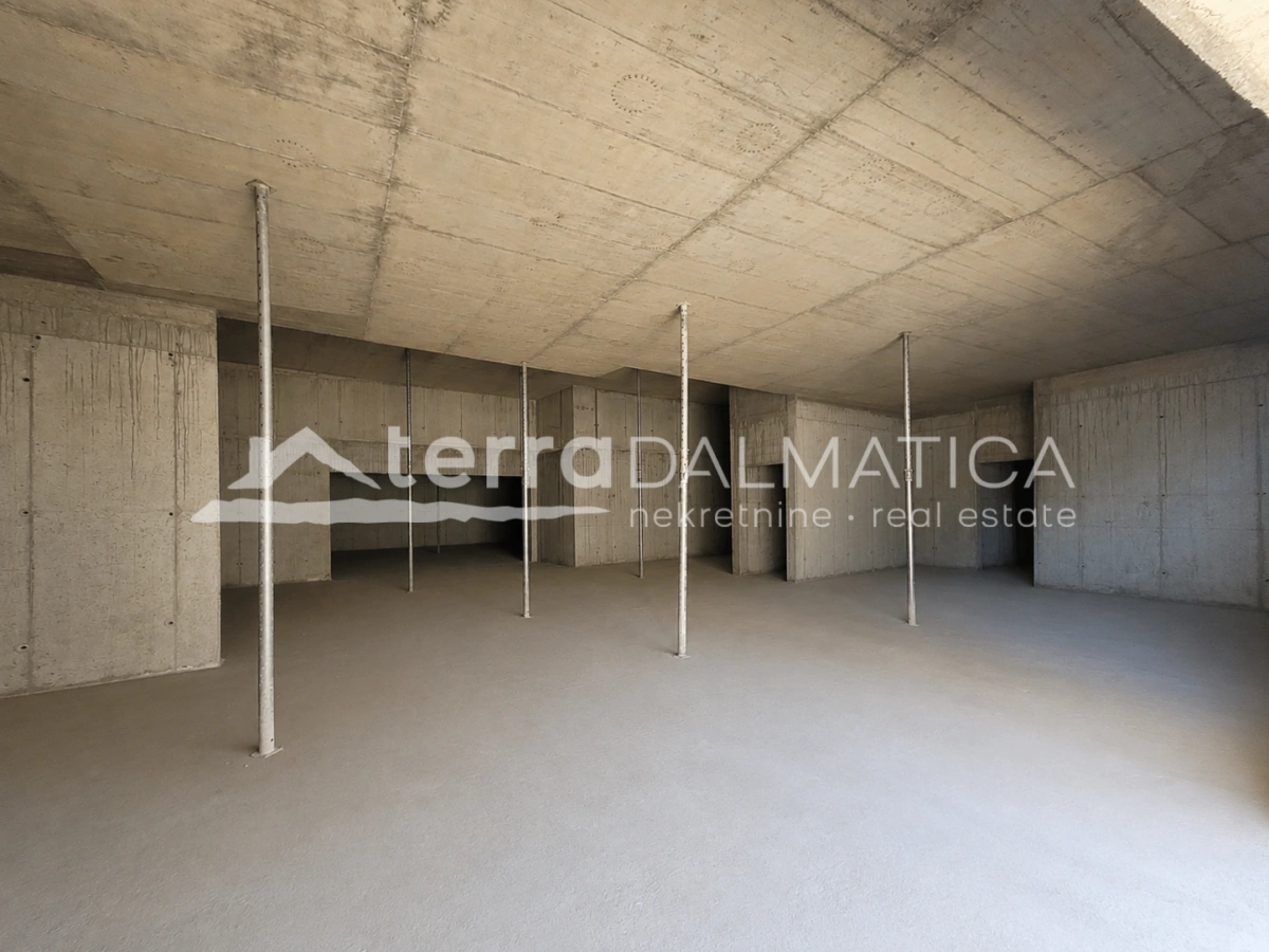 Penthouse v Grebaštici s pogledom na morje, bazenom in strešno teraso