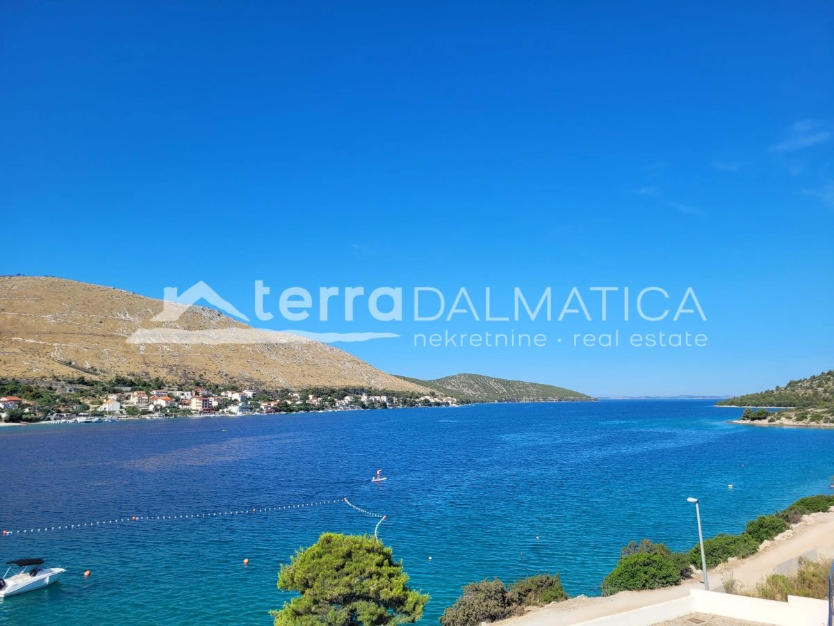 Apartma v Grebaštici s pogledom na morje in 2 parkirnima mestoma v garaži