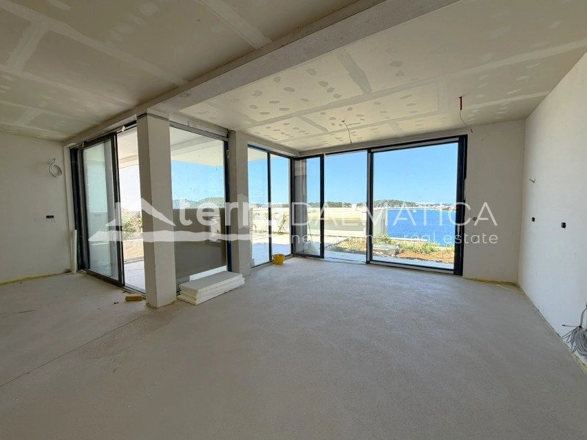 Luxusvilla mit Meerblick, Rogoznica – Swimmingpool