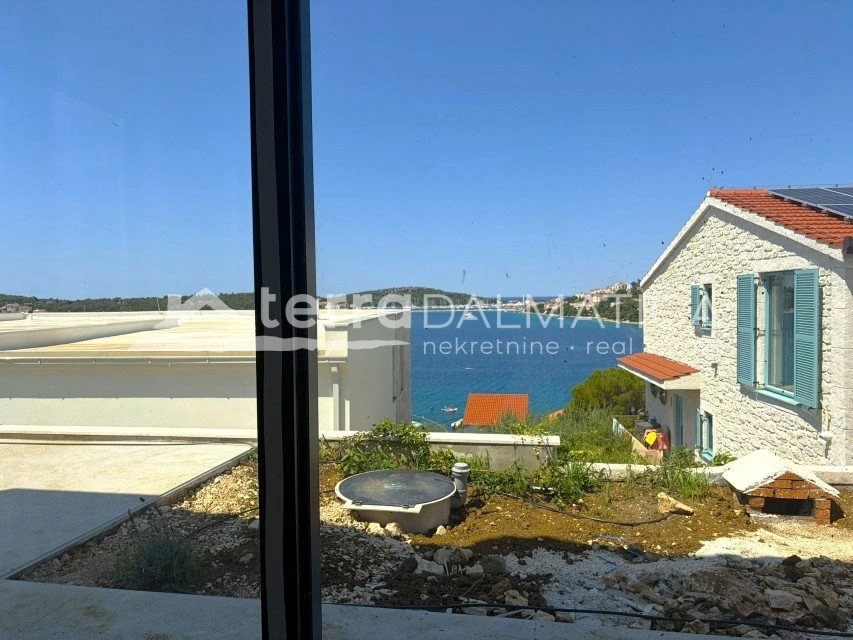 Luxusvilla mit Meerblick, Rogoznica – Swimmingpool