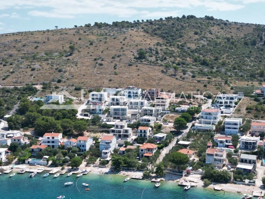 Luxusvilla mit Meerblick, Rogoznica – Swimmingpool