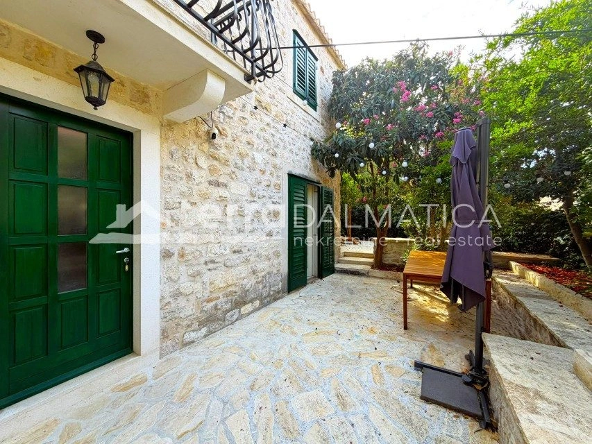 Renoviertes Steinhaus im Herzen von Šibenik mit Meerblick und Garten