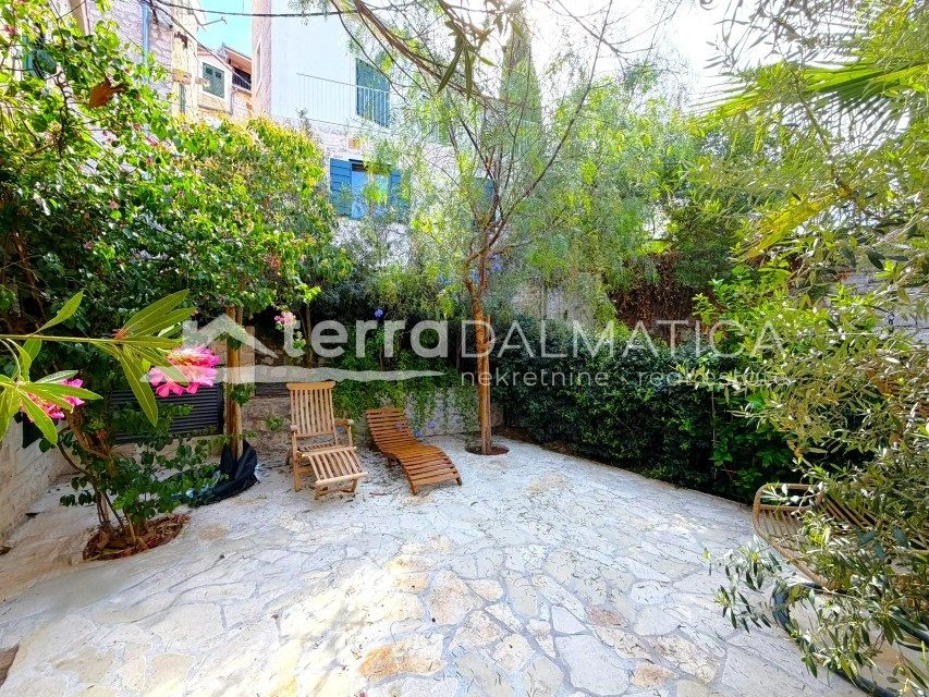 Renoviertes Steinhaus im Herzen von Šibenik mit Meerblick und Garten