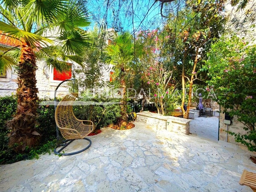 Renoviertes Steinhaus im Herzen von Šibenik mit Meerblick und Garten