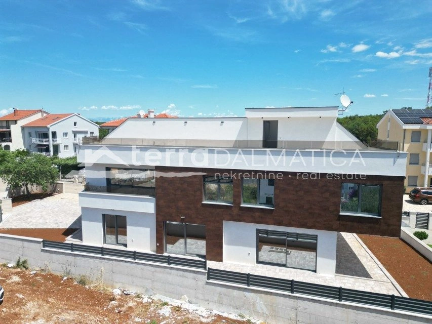 Moderan stan, Biograd na moru – vrt, blizina mora